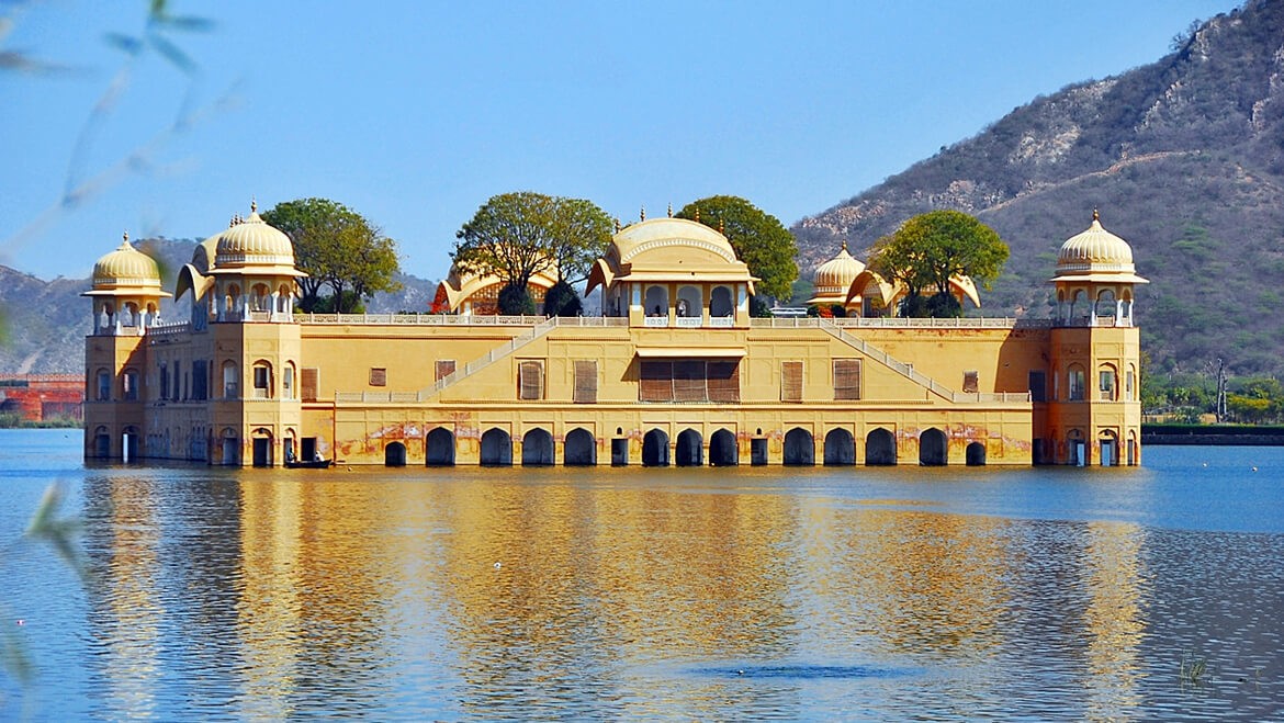 Top 10 Famous Historical Places In India